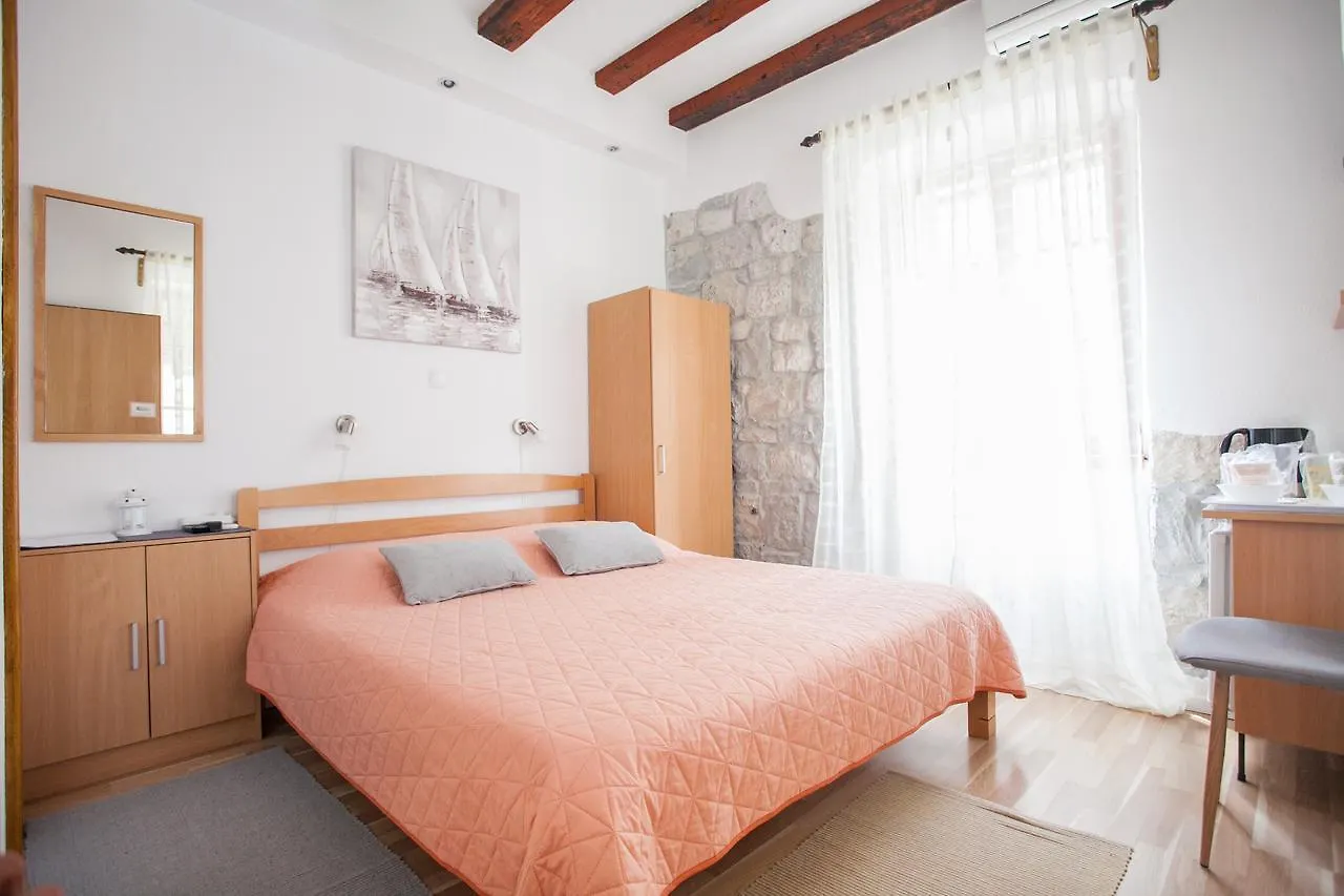 Guesthouse Trogir Proto بيت ضيافة