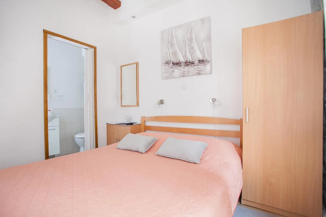 Guesthouse Trogir Proto-Free Parking 3*,  Kroatien